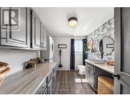 5691 Penetanguishene Road, Springwater, ON L0L1P0 Photo 28