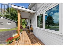 Bathroom - 5691 Penetanguishene Road, Springwater, ON L0L1P0 Photo 6