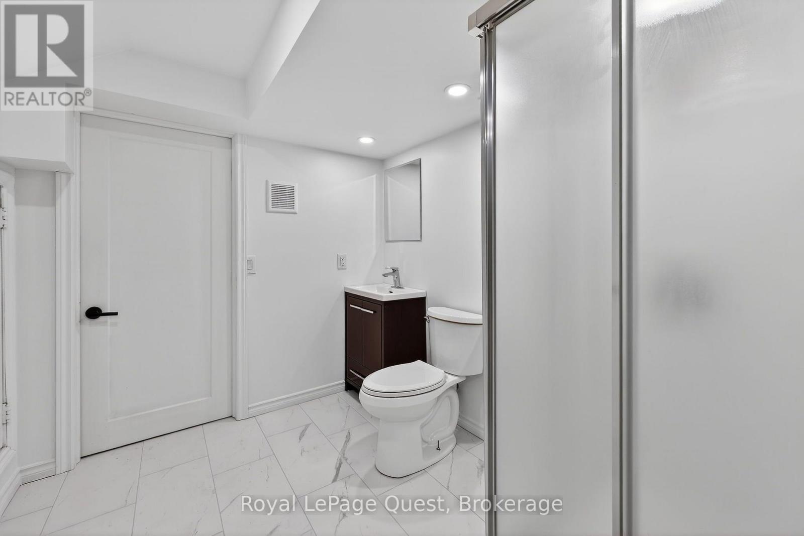 109 BRANT STREET E - Image 43