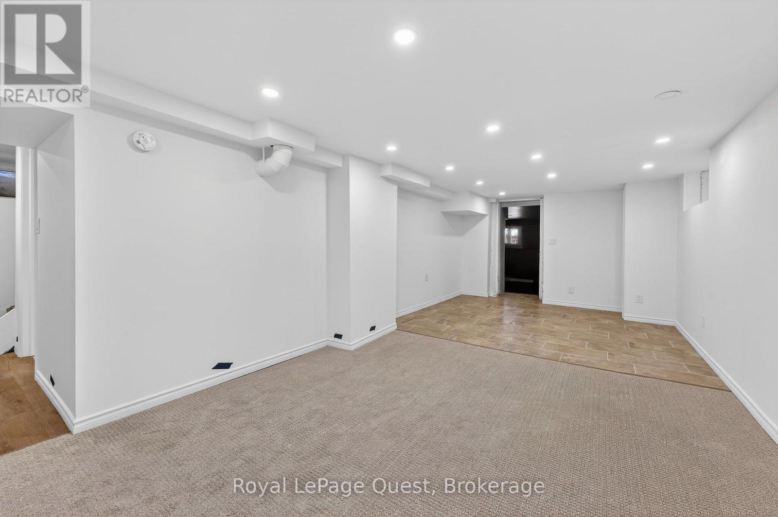 109 BRANT STREET E - Image 45