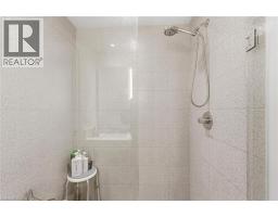 10 York Street Unit# 3807, Toronto, ON M5J0E1 Photo 10