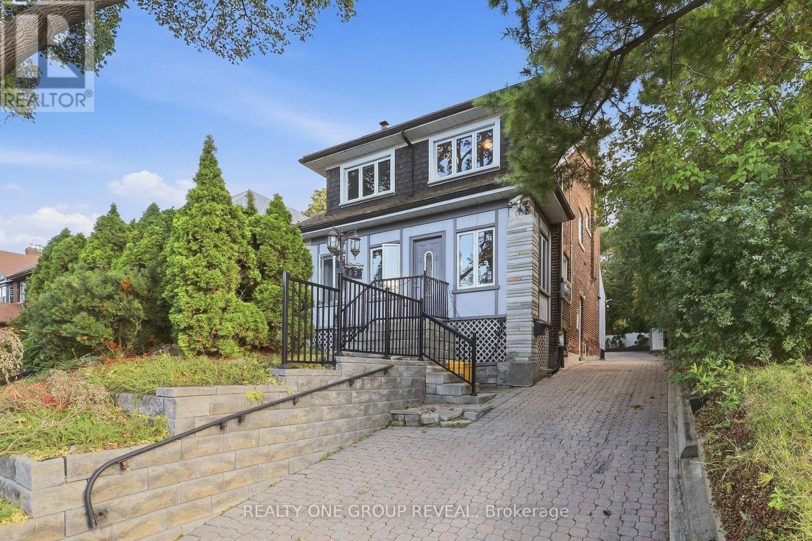 83 LAWRENCE AVENUE E - 1