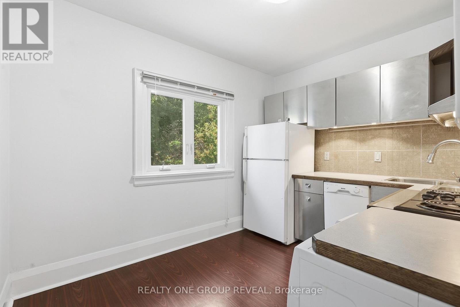 83 LAWRENCE AVENUE E - 17