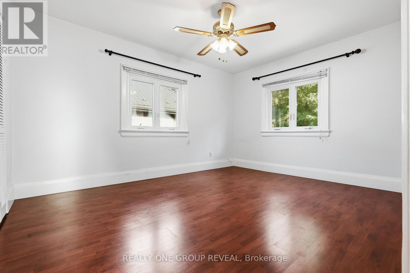 83 LAWRENCE AVENUE E - 19