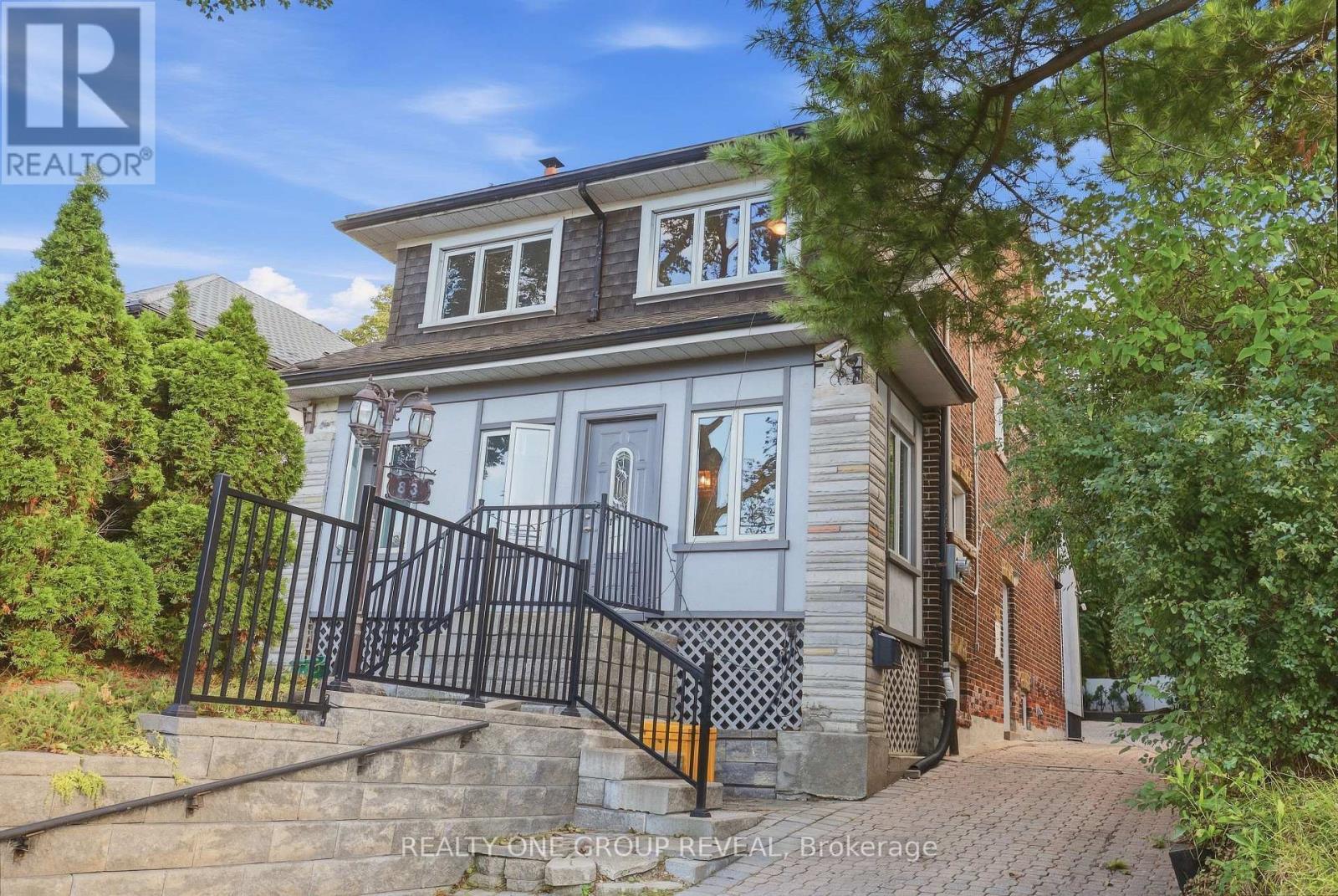 83 LAWRENCE AVENUE E - 2