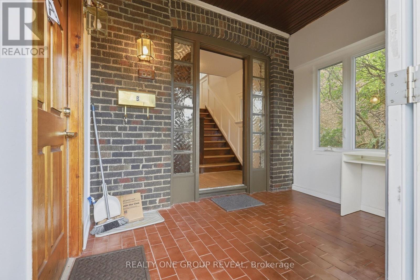 83 LAWRENCE AVENUE E - 24