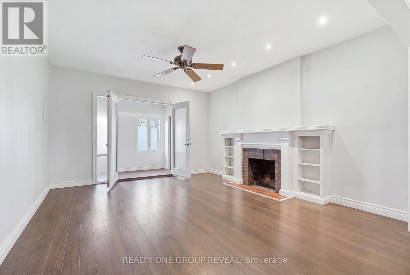 83 LAWRENCE AVENUE E - 27