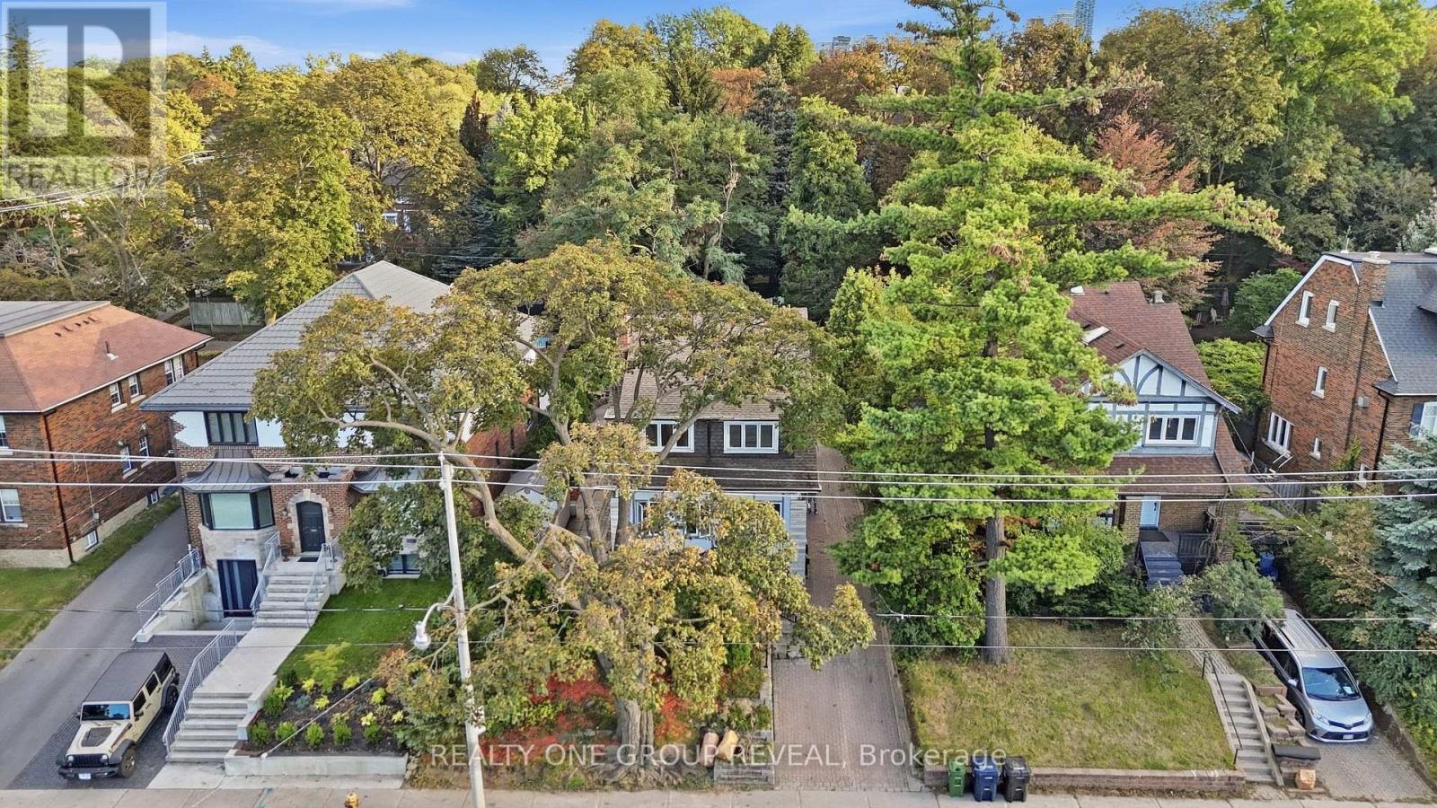 83 LAWRENCE AVENUE E - 8