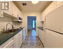 305 - 28 Upper Canada Drive, Toronto, ON M2P1R9 Photo 6