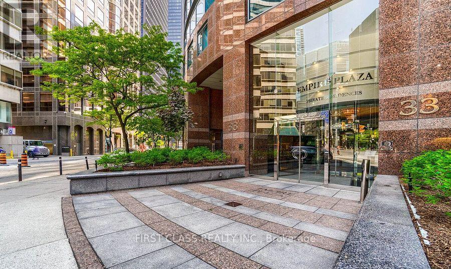Photo of 33 University Avenue