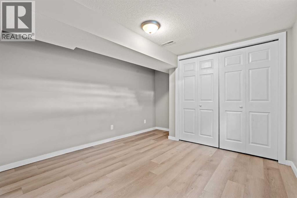 8320 Bowness Road NW - Image 35