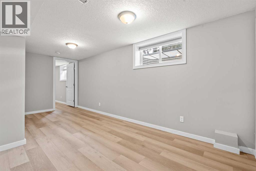 8320 Bowness Road NW - 33