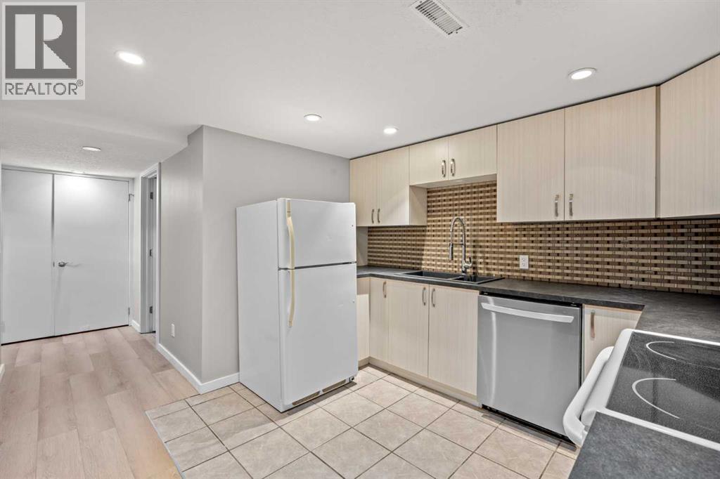 8320 Bowness Road NW - 25
