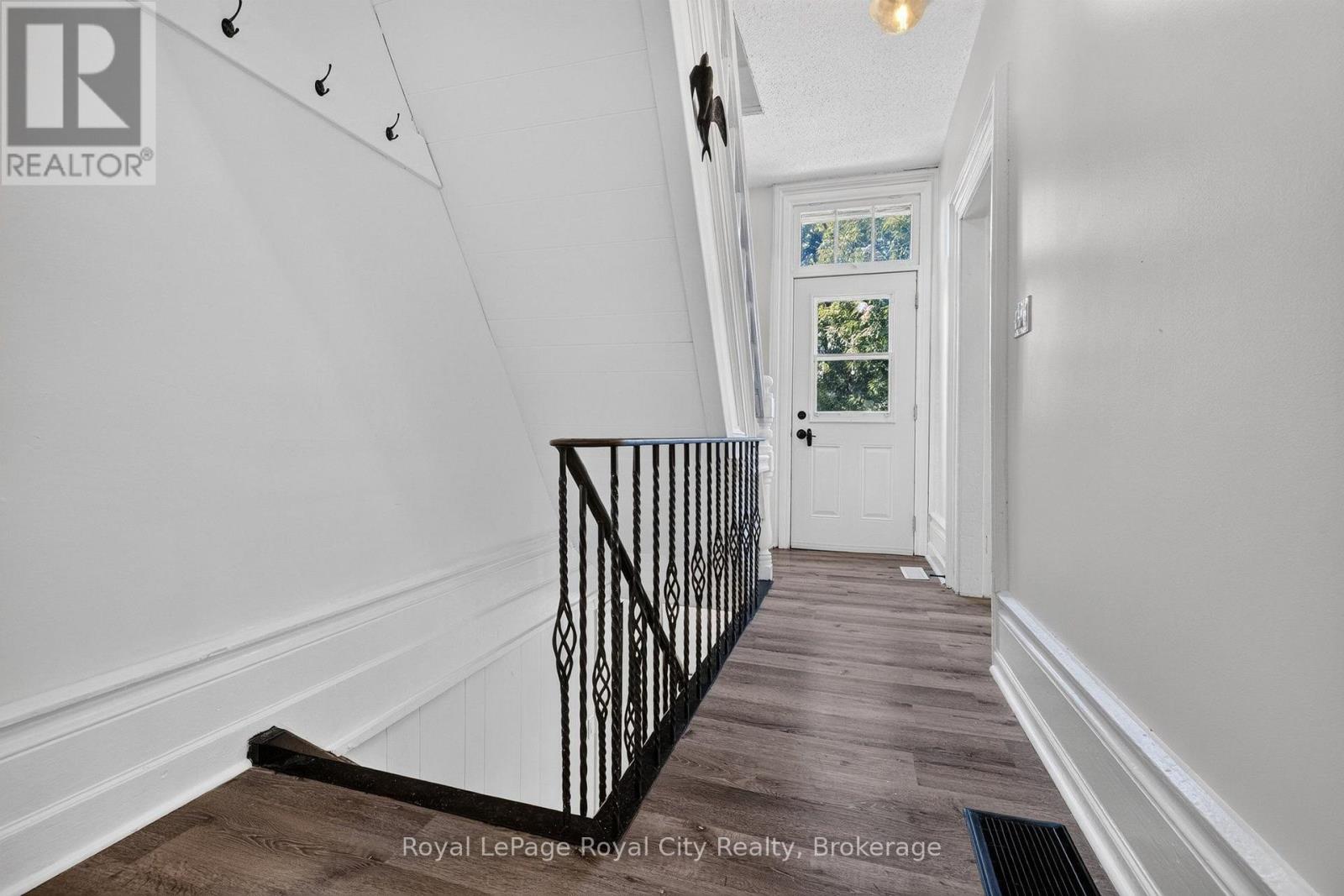 393 MAIN STREET S - 20