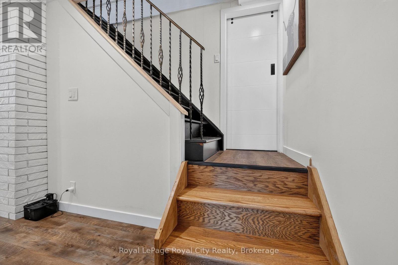 393 MAIN STREET S - 21
