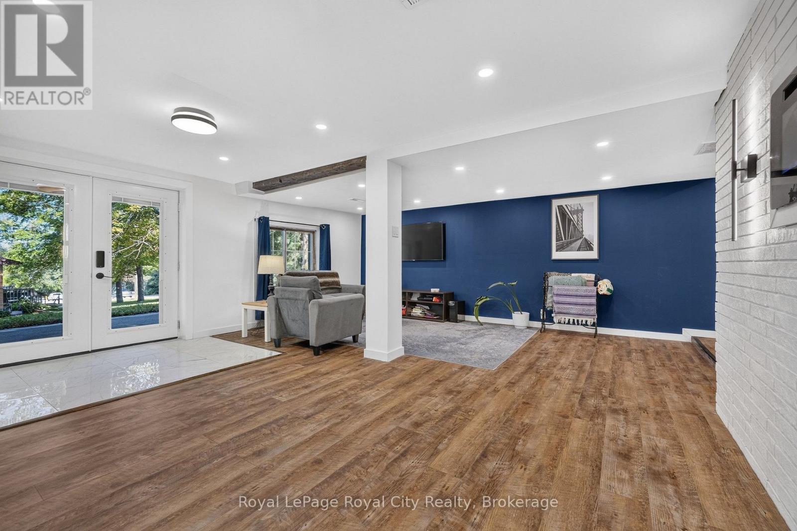 393 MAIN STREET S - 22
