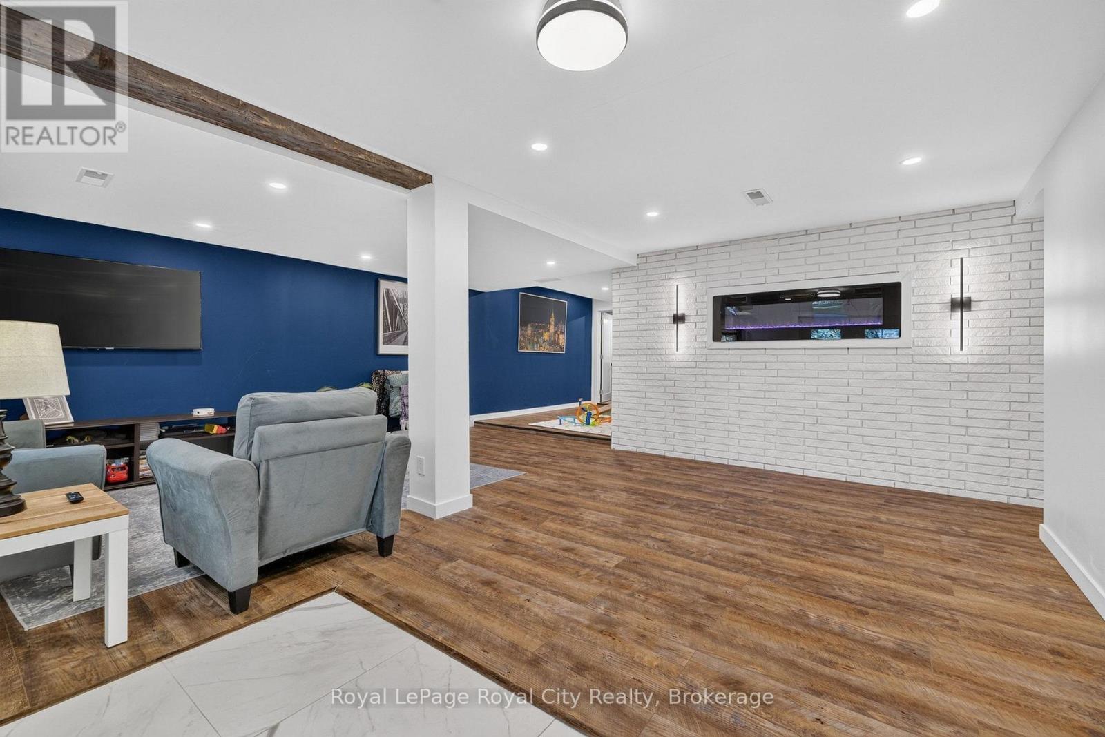 393 MAIN STREET S - 23