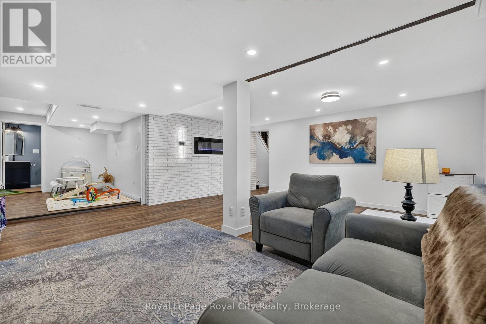 393 MAIN STREET S - 27