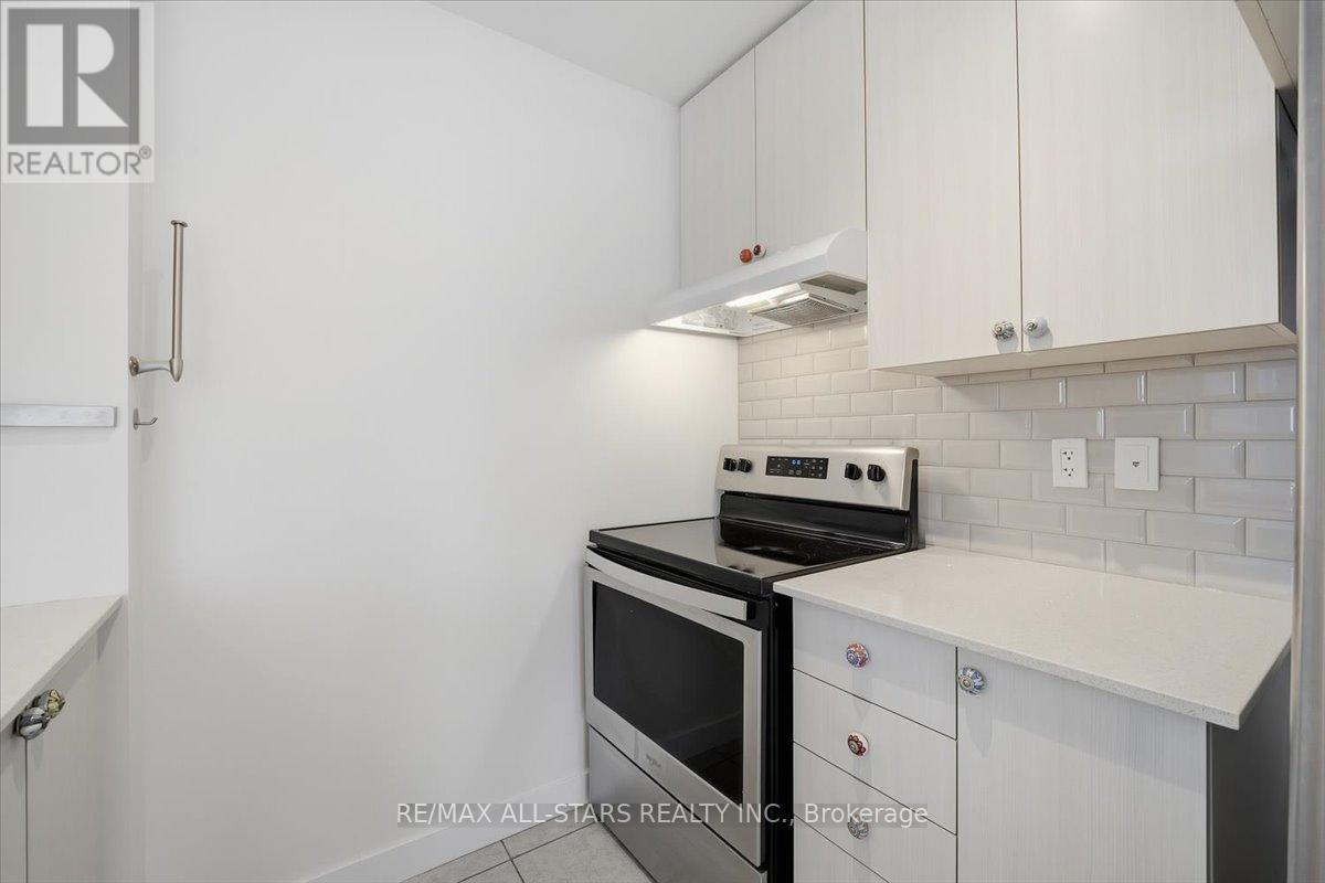 #824 8 TRENT AVENUE - 13