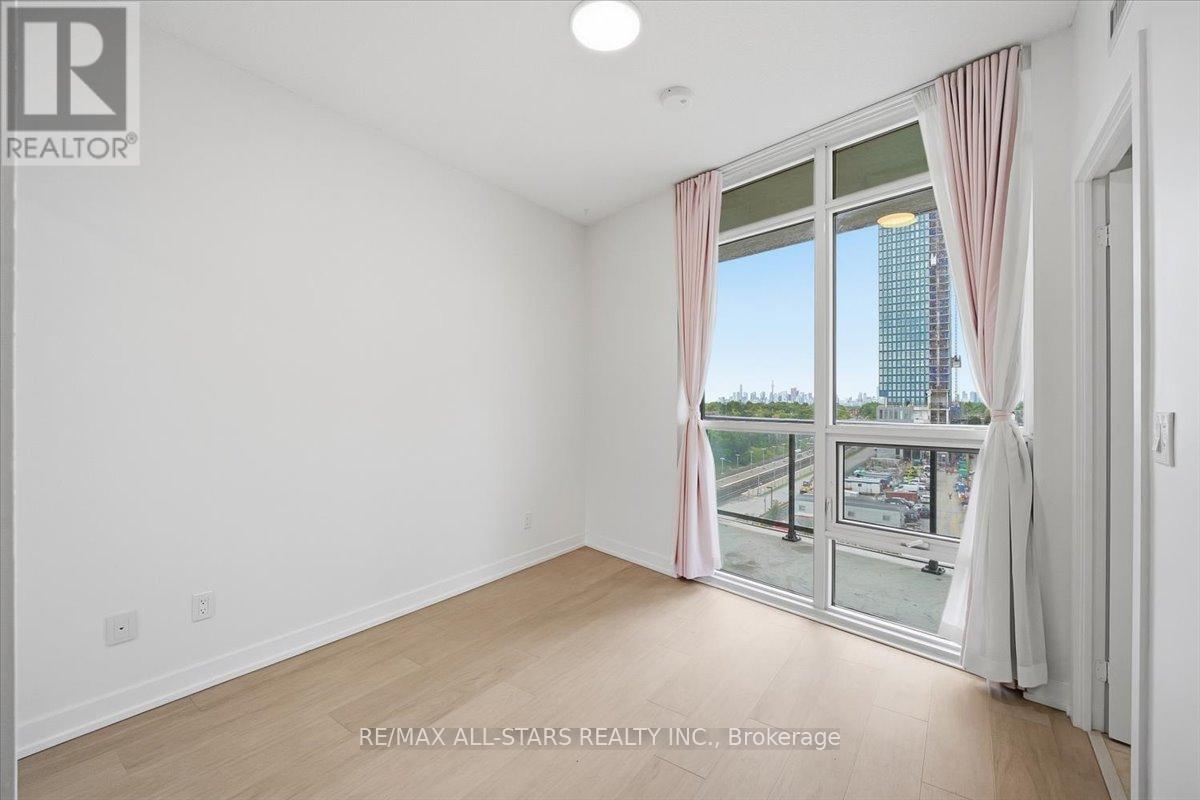 #824 8 TRENT AVENUE - 15