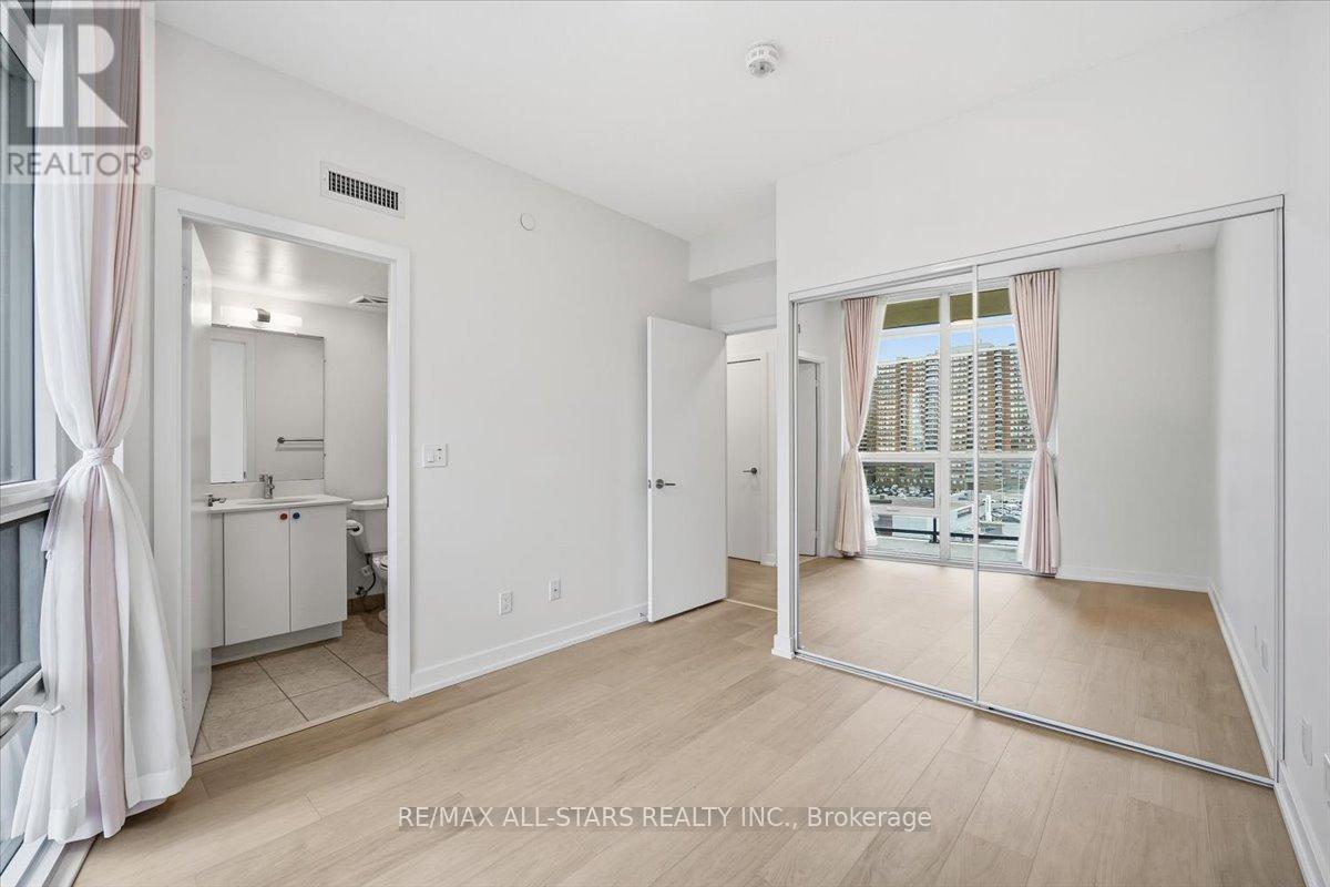 #824 8 TRENT AVENUE - 17