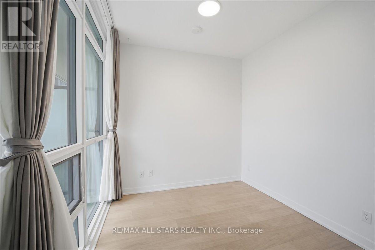 #824 8 TRENT AVENUE - 20