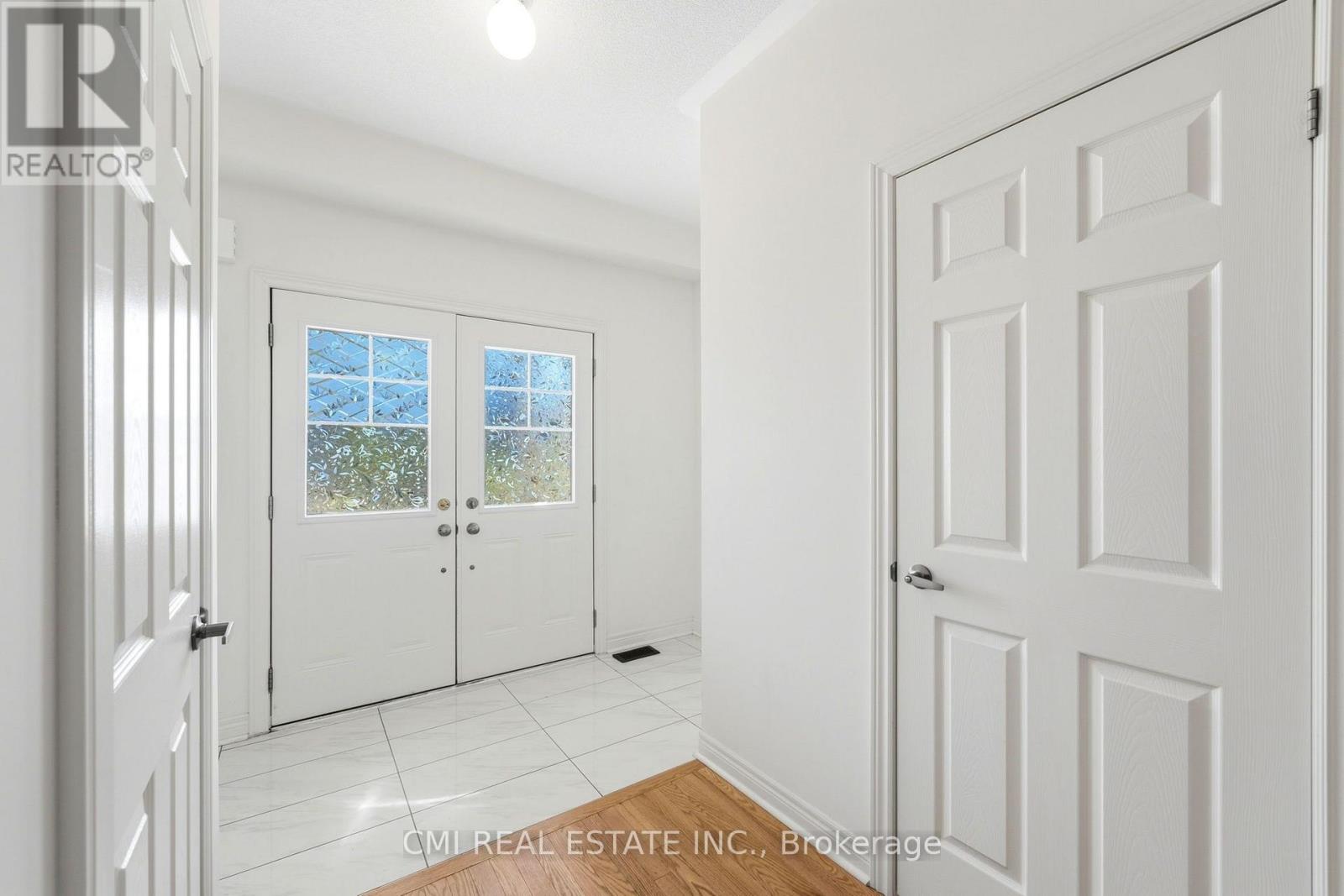 664 Fleetwood Drive, Oshawa, ON photo 4