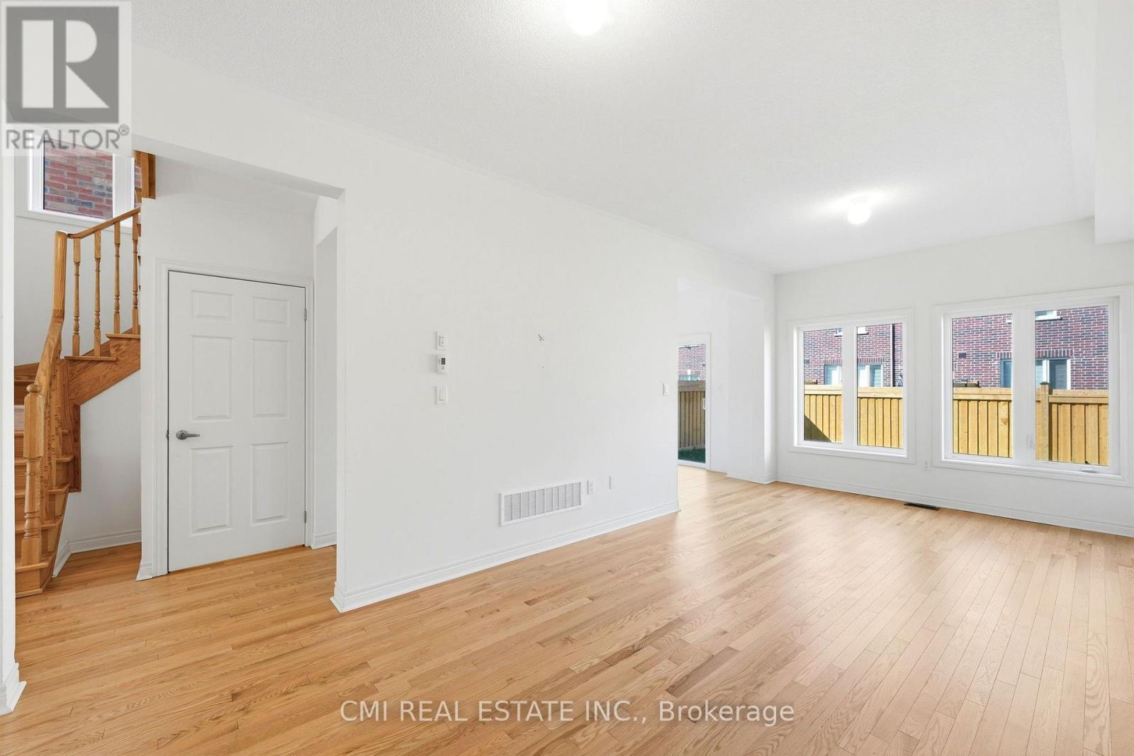 664 Fleetwood Drive, Oshawa, ON photo 6