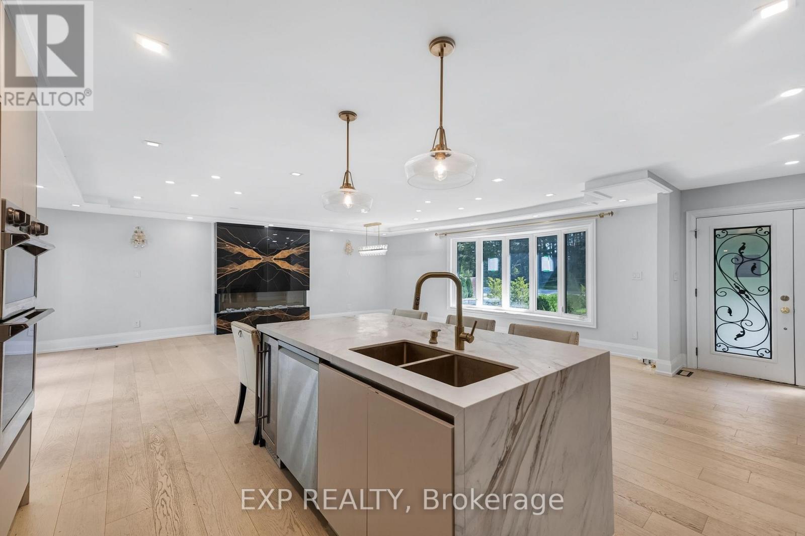 388 BOUCHIER STREET - 11