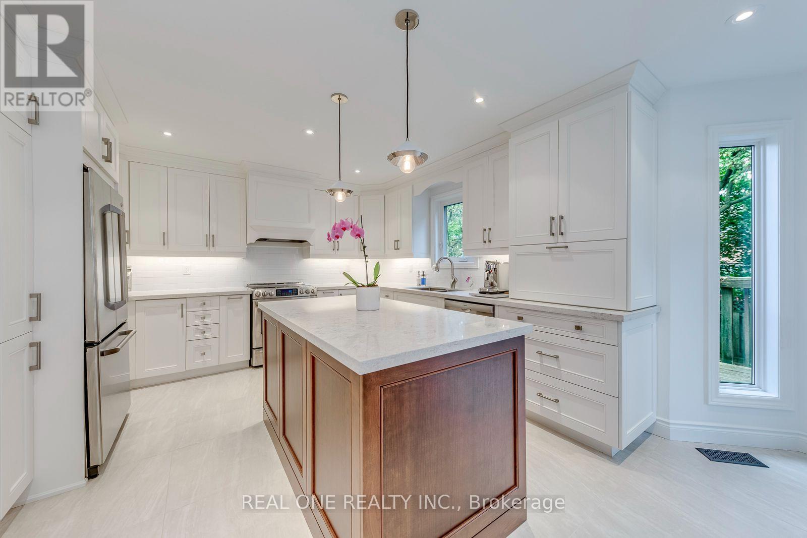 415 MARCH CRESCENT - 19