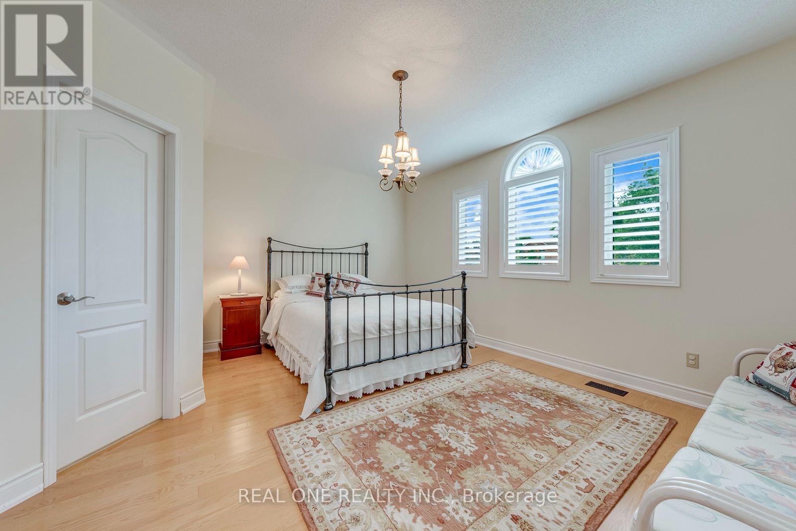 415 MARCH CRESCENT - 33