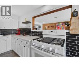 Living room - 494 Greenwood Drive, Shediac, NB E4P1V6 Photo 6