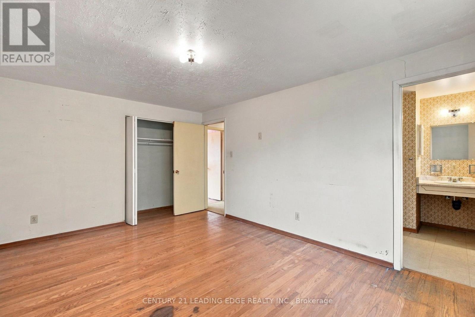 18 KENTISH CRESCENT - 17