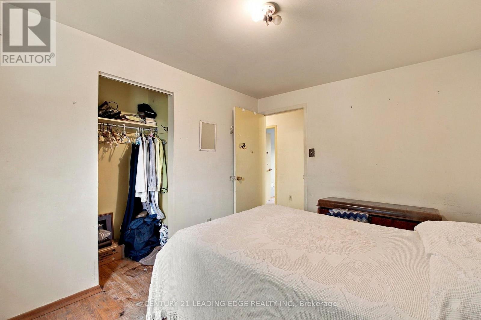 18 KENTISH CRESCENT - 24