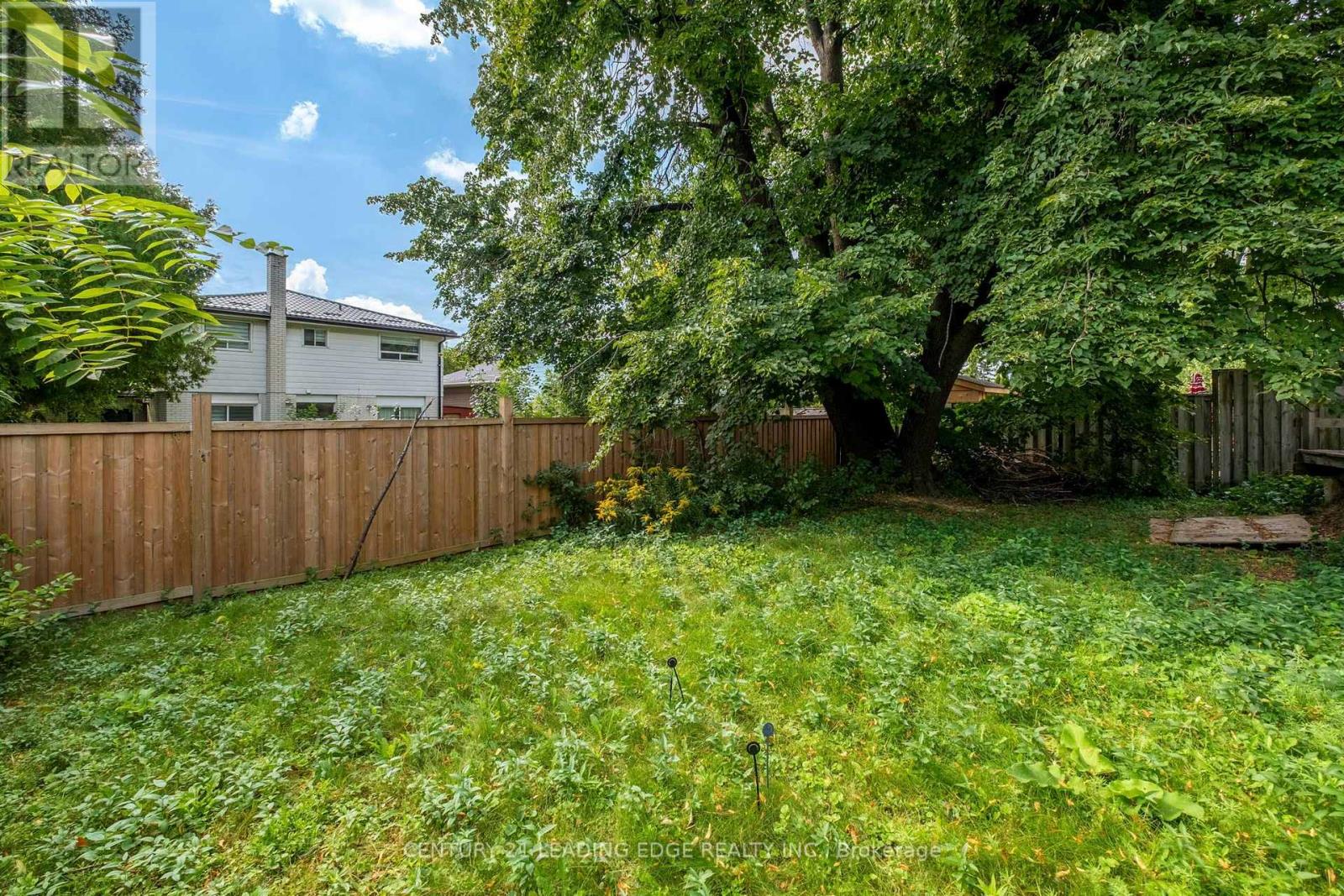 18 KENTISH CRESCENT - 34