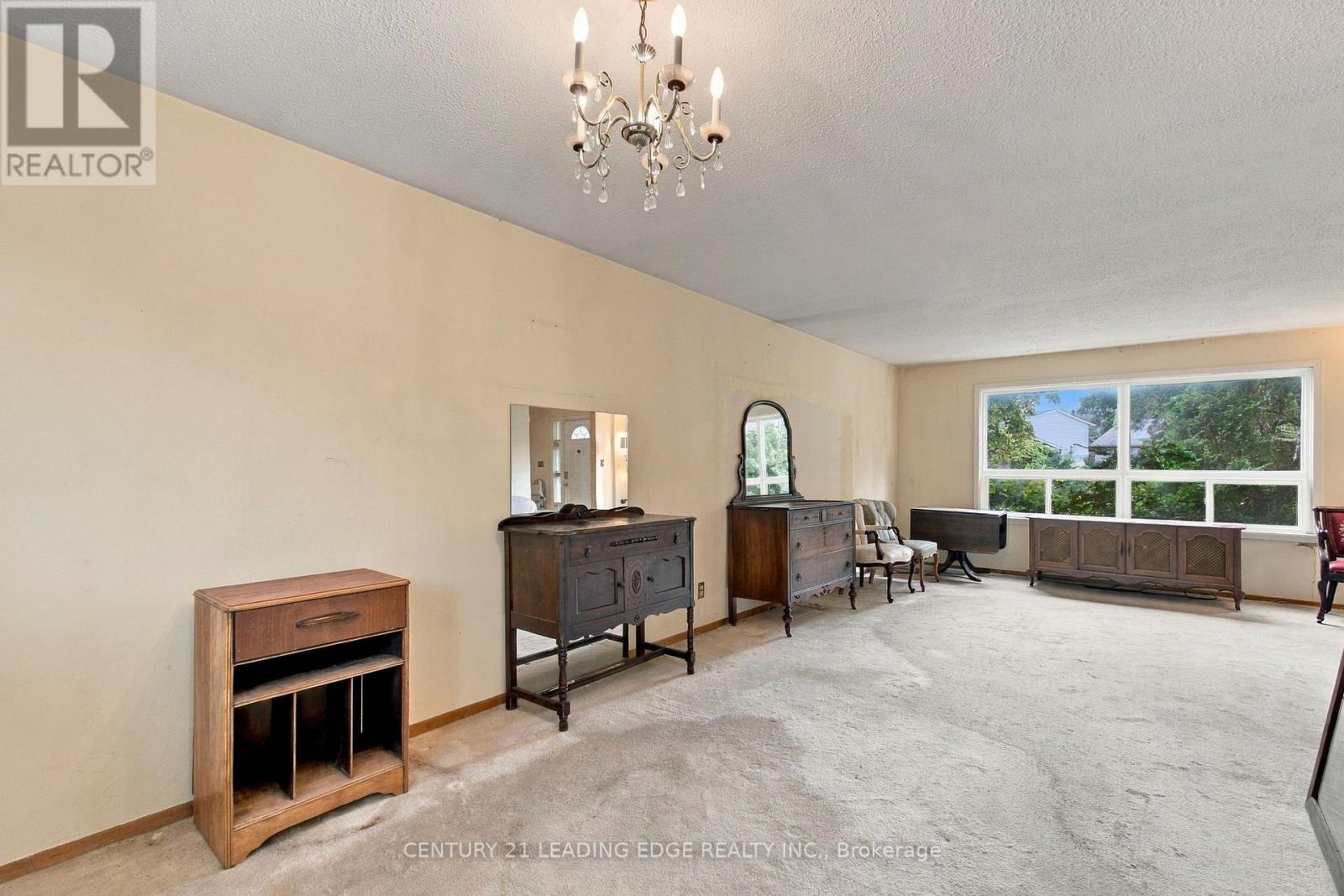 18 KENTISH CRESCENT - 6