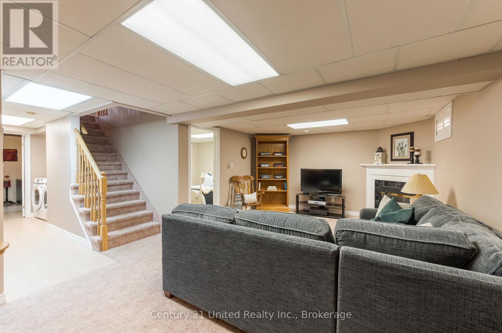 1441 HETHERINGTON DRIVE - 32