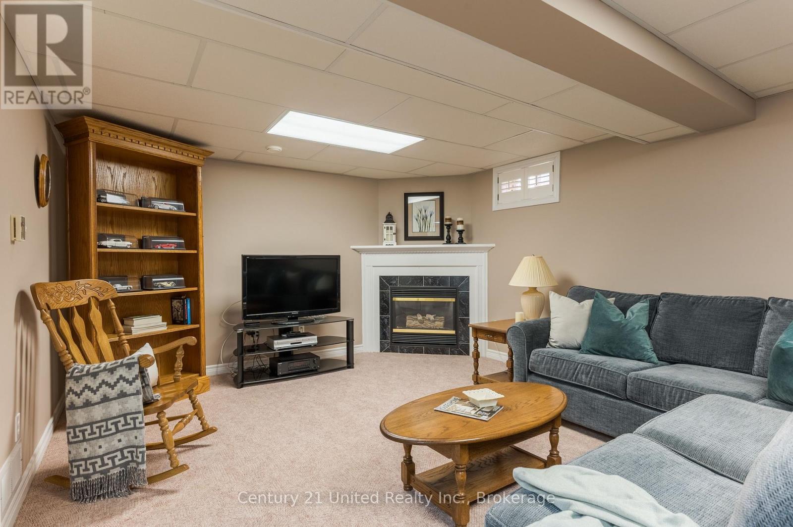 1441 HETHERINGTON DRIVE - 34