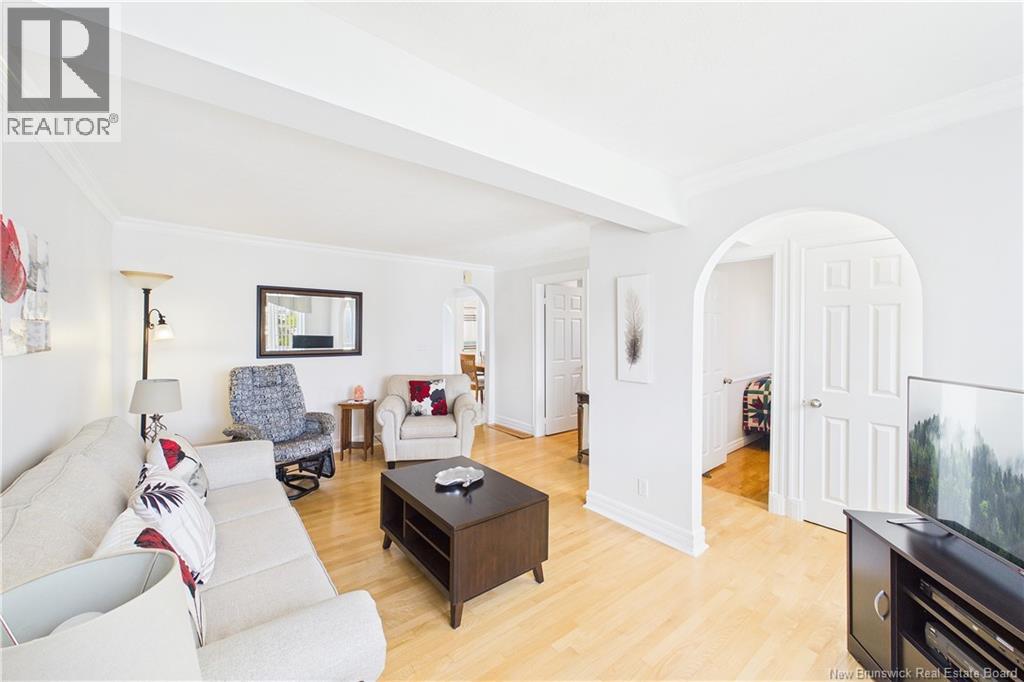 162 Churchill - Image 25