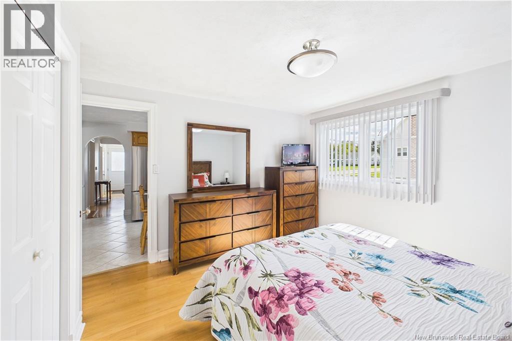 162 Churchill - Image 30