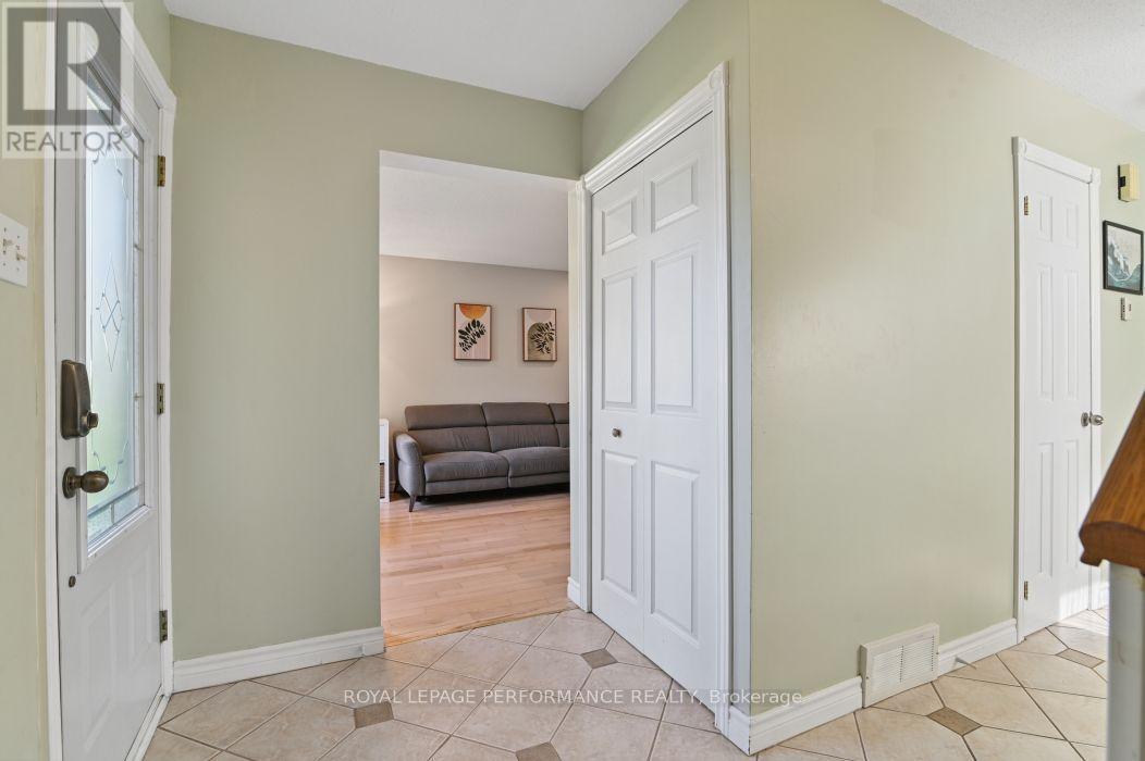 23 LISTON CRESCENT - 5