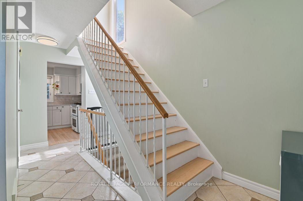 23 LISTON CRESCENT - 6