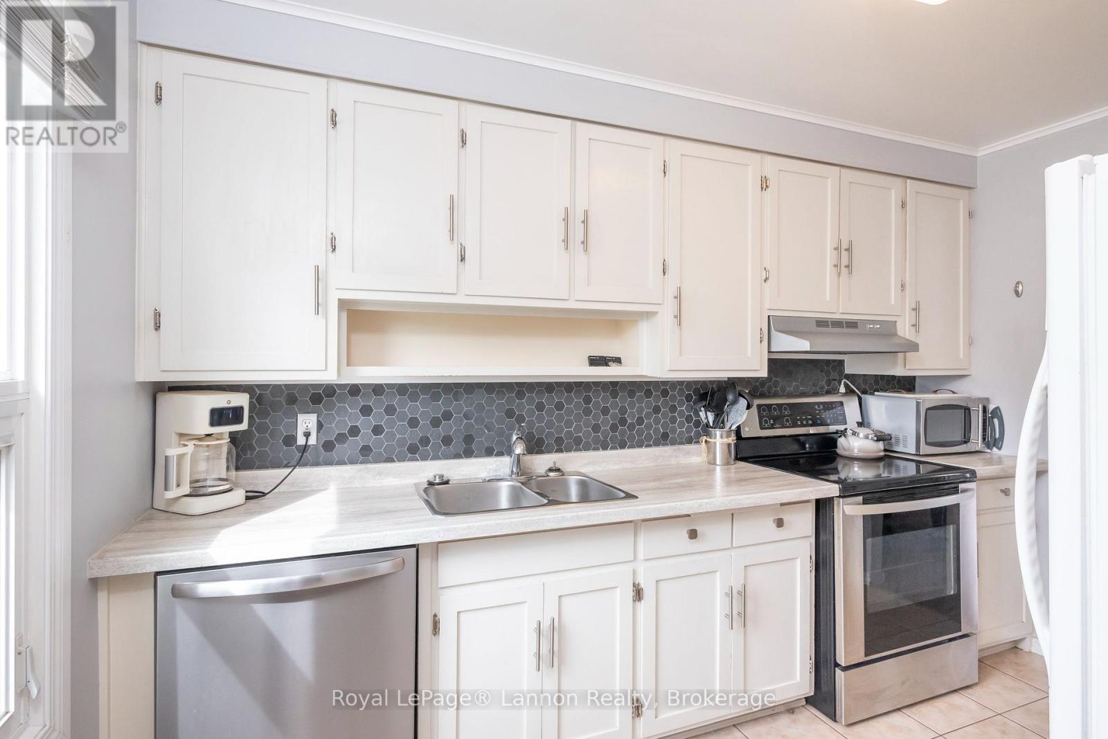 859 SYNDICATE AVENUE N - Image 20