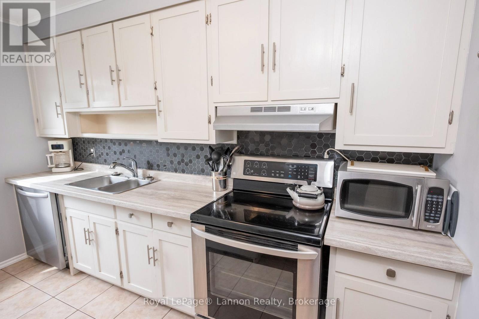 859 SYNDICATE AVENUE N - Image 21