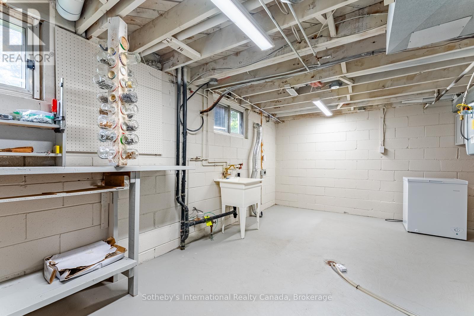 1252 WOOD PLACE - Image 36