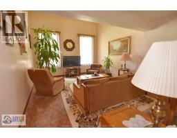 Family room - 3915 Villa Borghese Drive, Windsor, ON N9G2K3 Photo 13