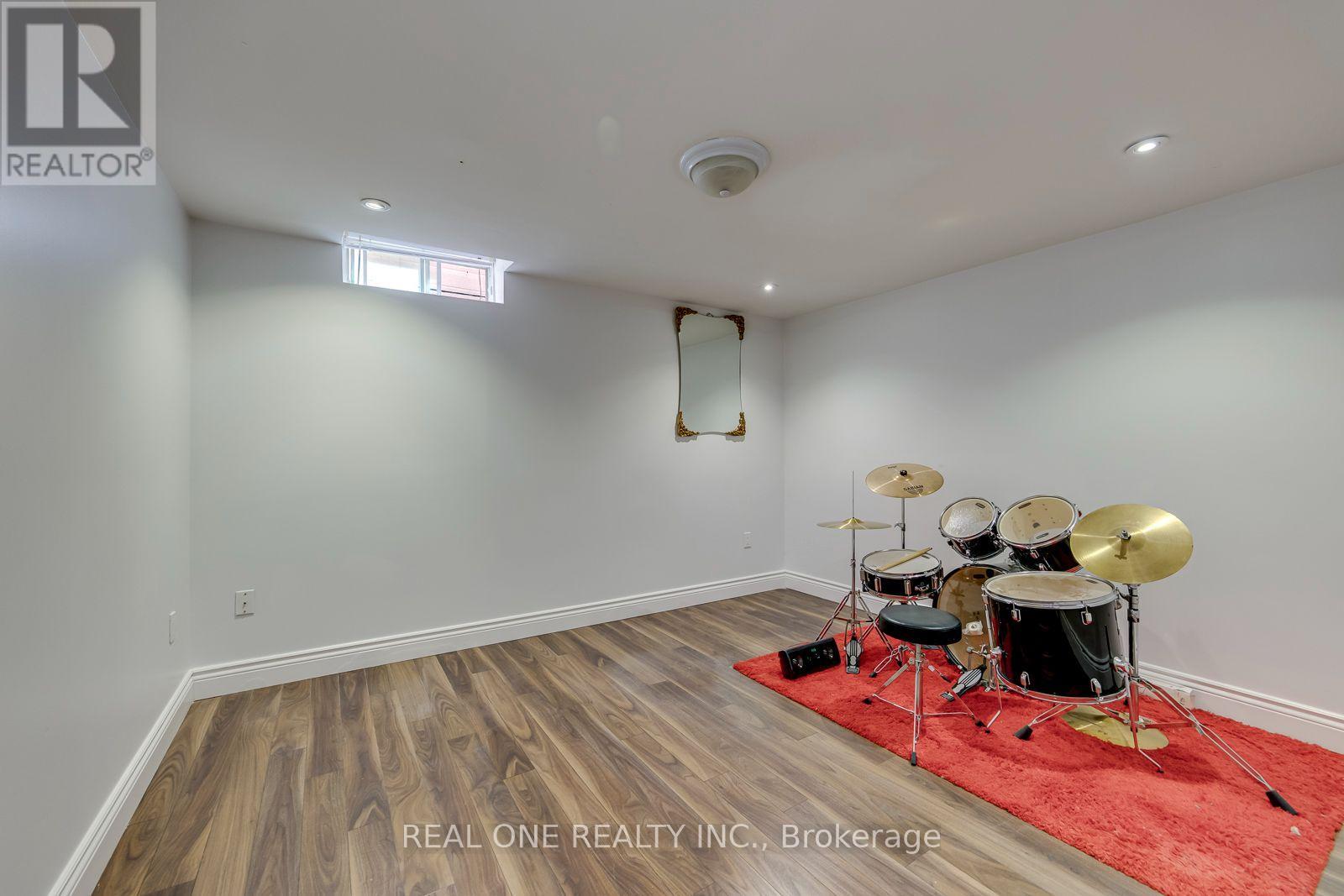 2041 MADDEN BOULEVARD - 45