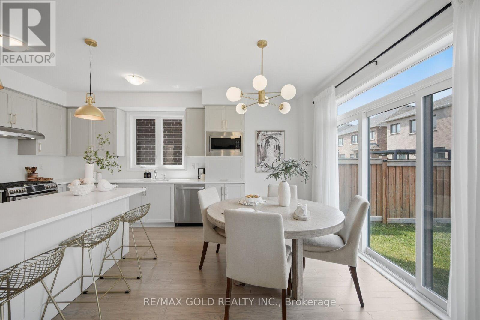 8 Huggins Drive, Whitby, ON photo 11