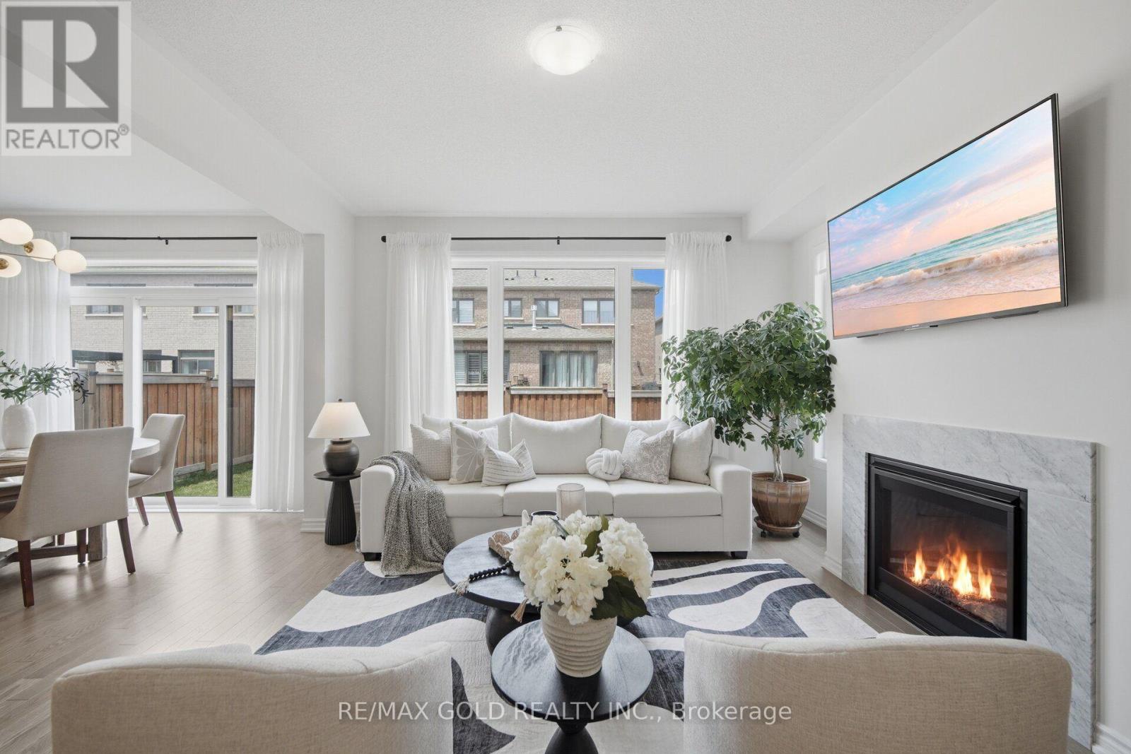 8 Huggins Drive, Whitby, ON photo 15