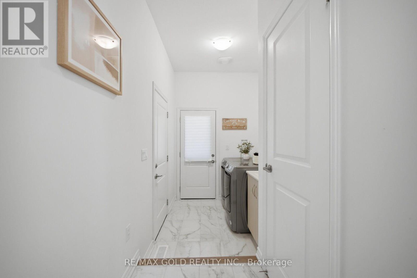 8 Huggins Drive, Whitby, ON photo 21